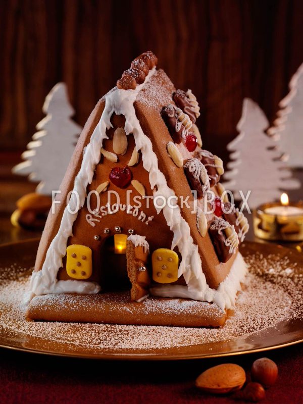 Lebkuchenhaus mit Puderzucker
