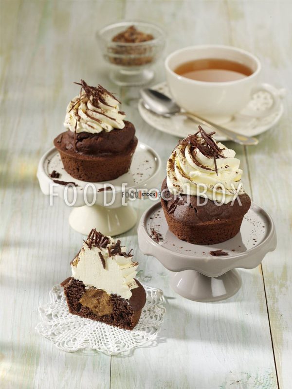 Leichte Schoko-Buttercreme-Cupcakes mit Hafermilch