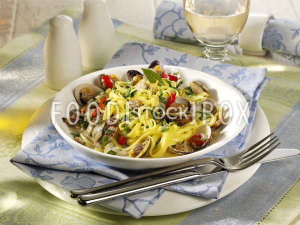 Linguine im Muschel-Wein-Sud