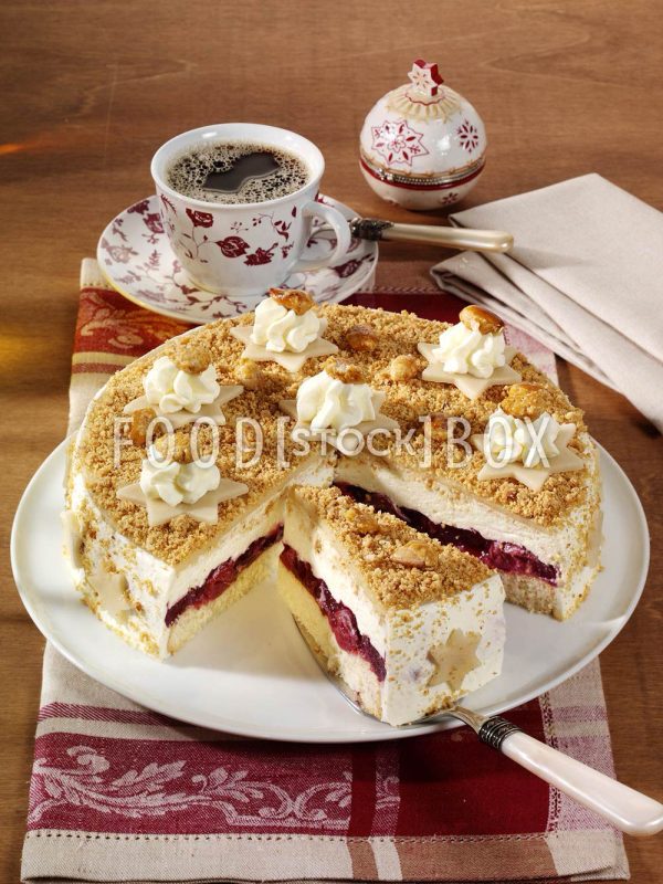 Kirsch-Torte mit Mandeln
