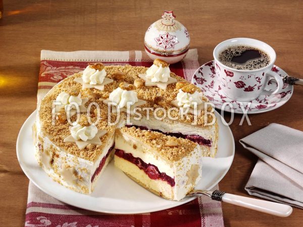 Kirsch-Torte mit Mandeln 2