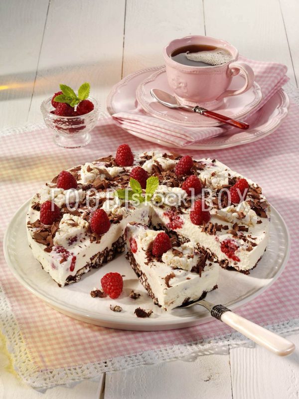 Knusper-Reistorte mit Himbeeren