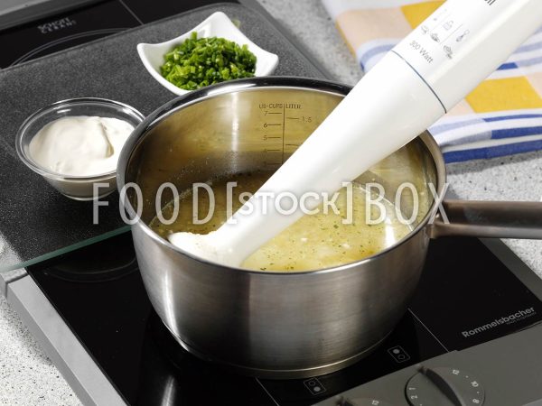 Schnittlauch-Kohlrabi-Suppe  Step 2