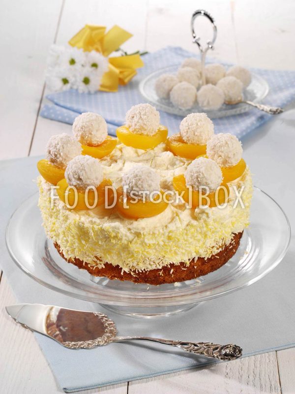Kokostorte mit Aprikosen