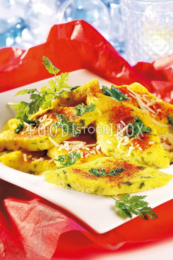 Polentaschnitten mit frischen Kräutern