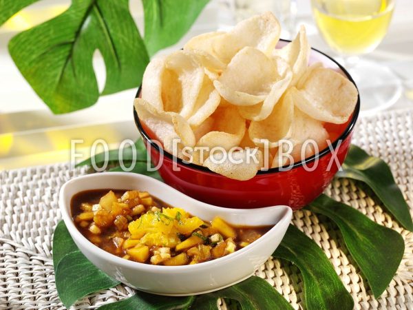 Krupuk mit fruchtigem Dip