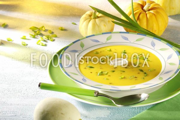 Kürbiscremesuppe mit Pistazien