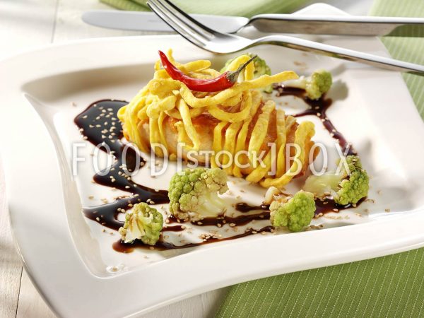 Lachs im Nudelmantel