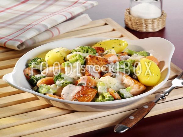 Lachsragout mit Königsgemüse