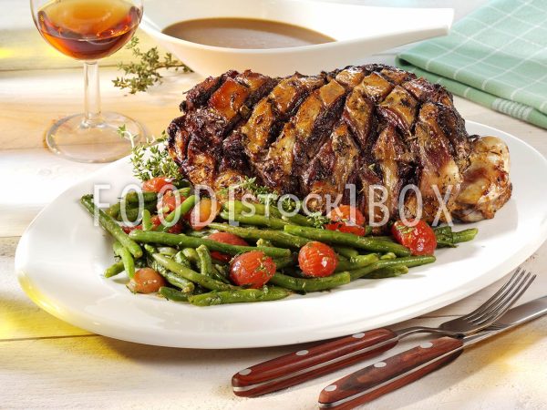 Lammkeule mit Tomaten-Bohnen-Gemüse