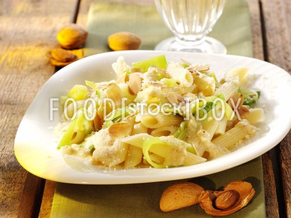 Lauchnudeln mit Nüssen