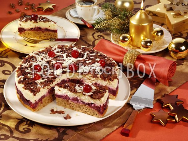 Lebkuchentorte mit Kirschen