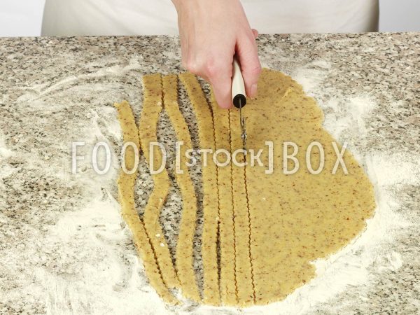Linzer Torte mit Himbeerkonfitüre Step 6