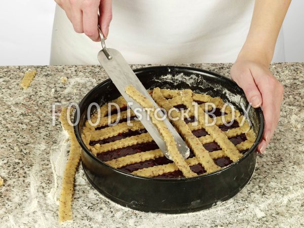 Linzer Torte mit Himbeerkonfitüre Step 6