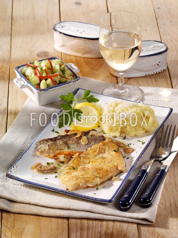 Mandel-Forellen mit Meerrettichstampf