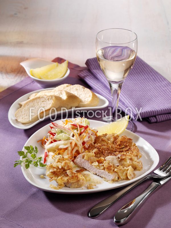 Mandelschnitzel mit Salat
