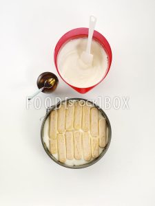 Mango-Tiramisu-Torte mit Haselnuss-Krokant  Step 5