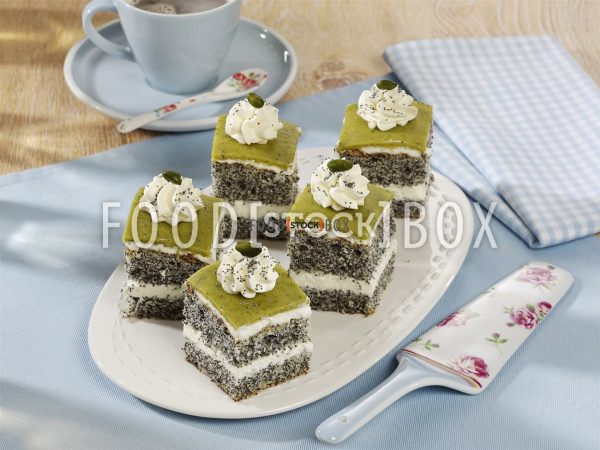 Mohn-Cremeschnitten mit Pistazienmarzipan