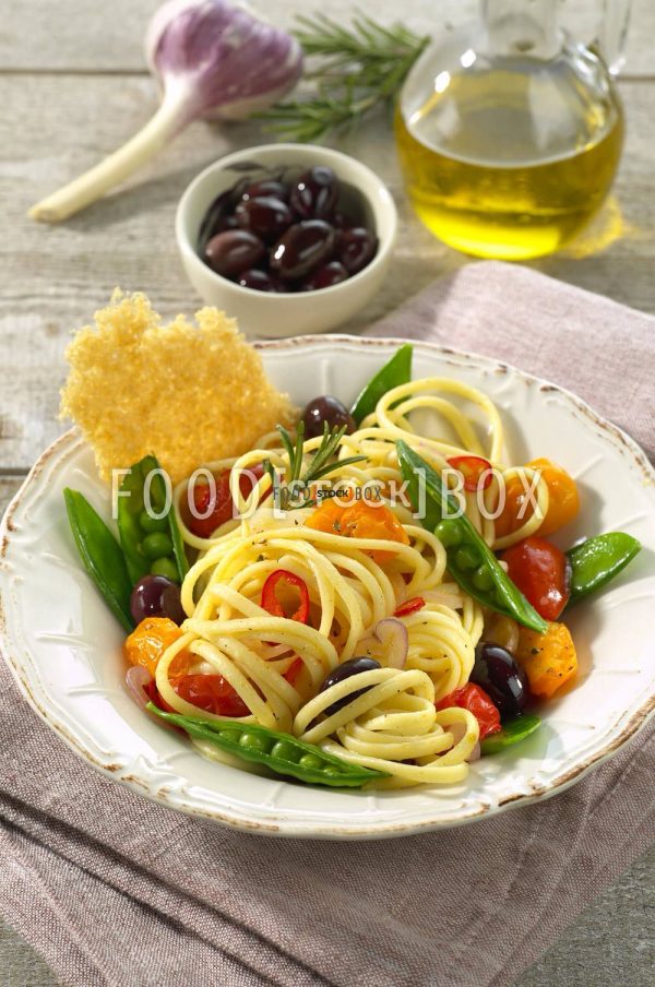 Nudeln mit Zuckerschoten und Tomaten 2