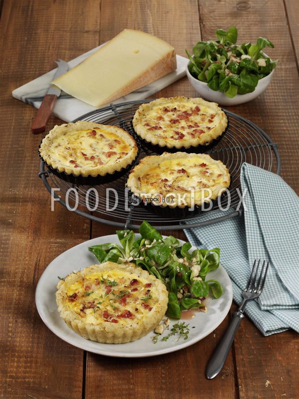 Ofeturli-Tartelettes mit Nüsslisalat