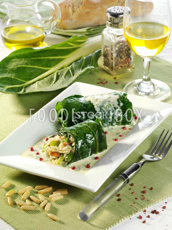 Mangoldröllchen in Käsesauce