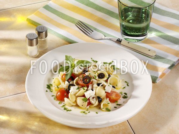 Mediterraner Nudelsalat