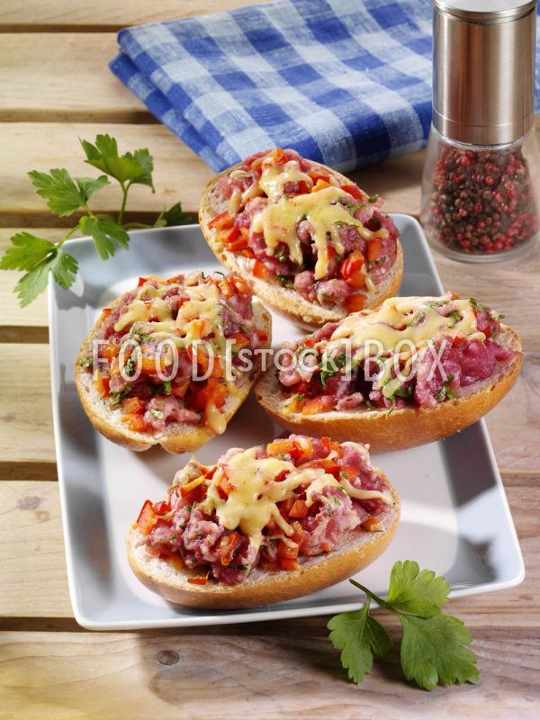 Überbackene Mettbrötchen