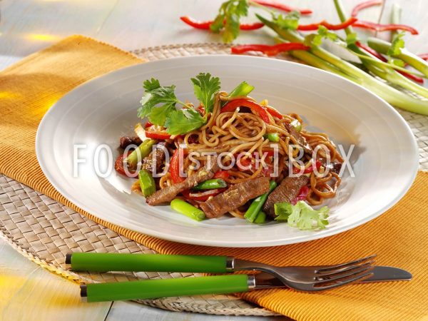 Nudeln mit Rindfleisch