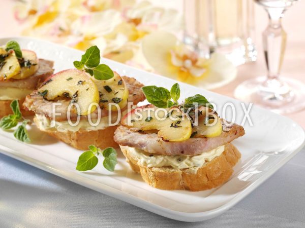 Mini-Steaks auf Baguette