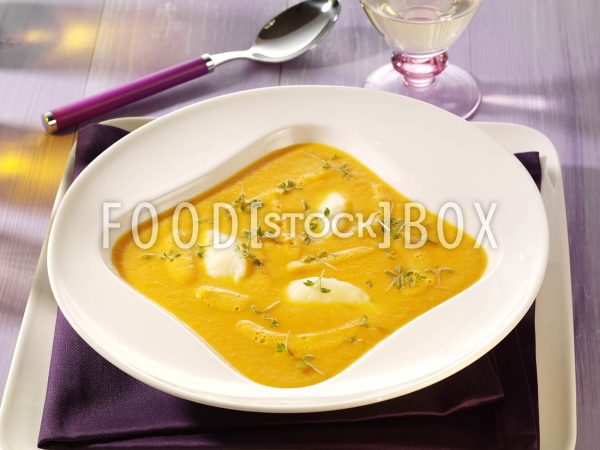 Möhrencremesuppe mit Schalotten