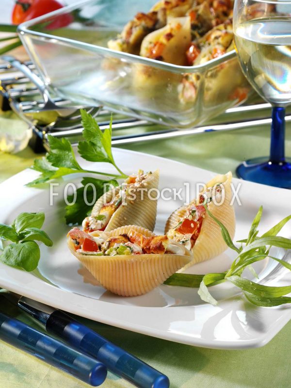 Muschelnudeln mit Kräuter-Tomaten-Füllung