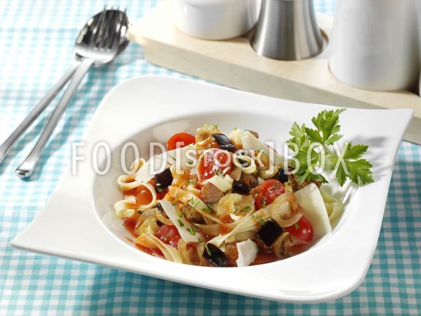 Nudeln mit Auberginen-Sugo