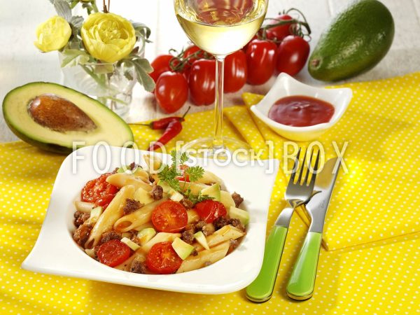 Nudeln mit Chilisauce und Avocado 2