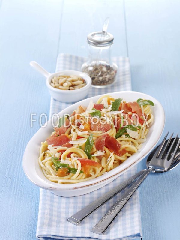 Nudeln mit Parmaschinken