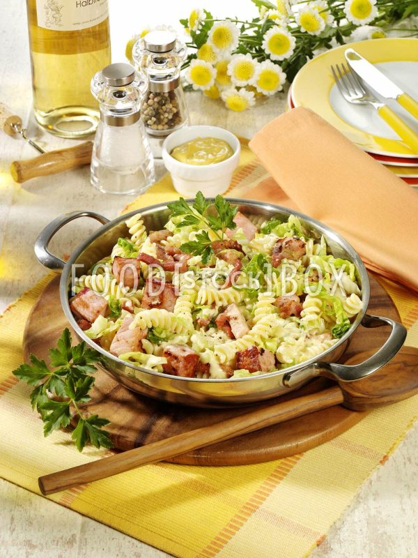 Nudelpfanne mit Kasseler und Wirsing
