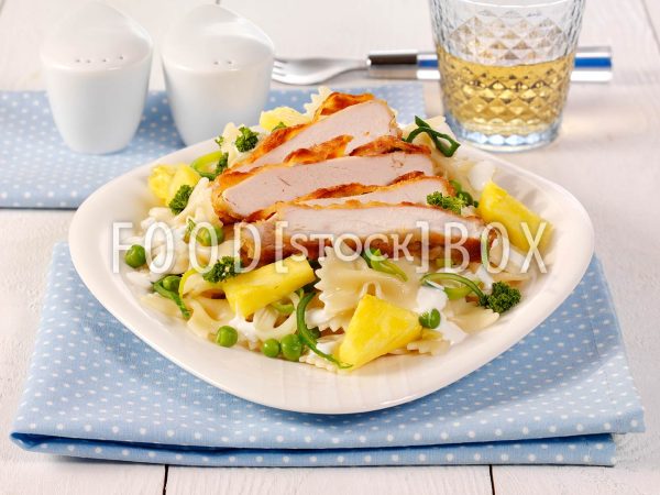 Nudelsalat mit Ananas