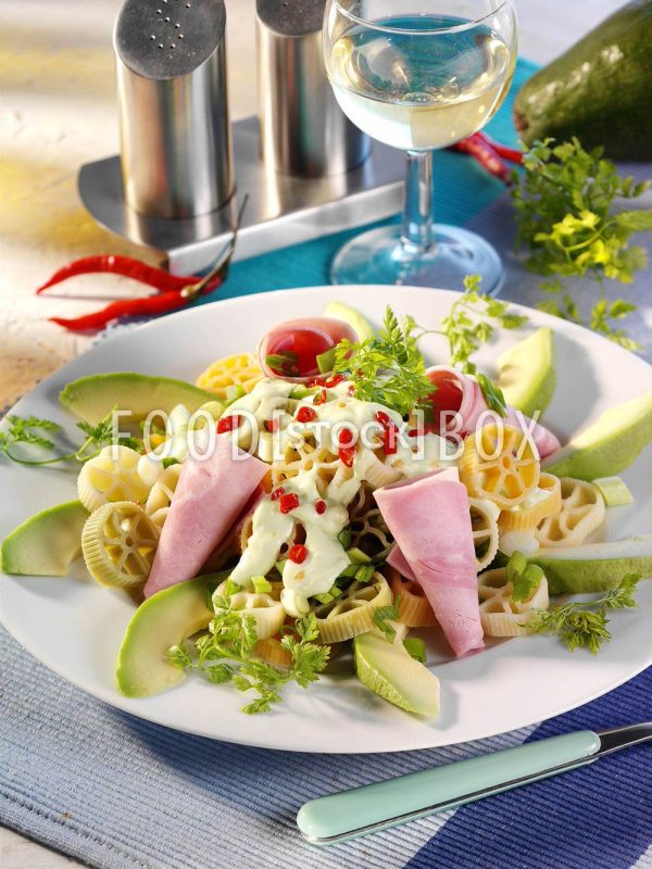 Nudelsalat mit Avocado