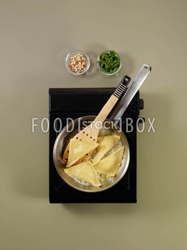 Nudeltaschen mit Frühlingskräutern Step 6