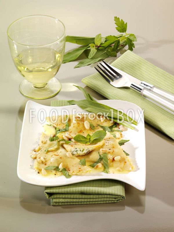 Nudeltaschen mit Frühlingskräutern