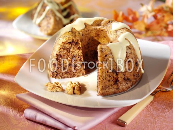 Nusspudding mit Vanillesauce