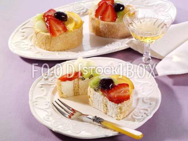 Obst-Sahne-Schnitten