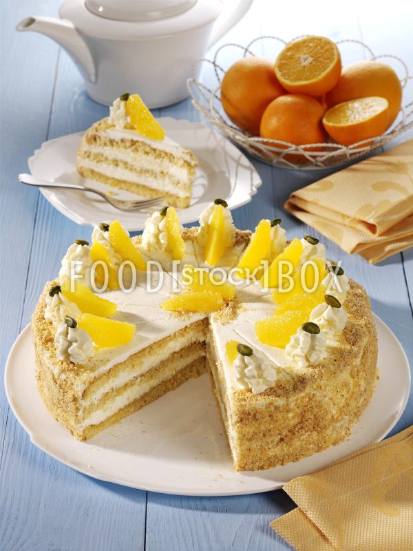 Orangentorte mit Mandelsahne