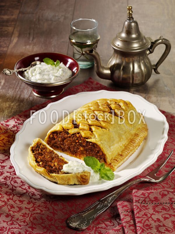 Orientalischer Hackbraten mit Joghurtcreme