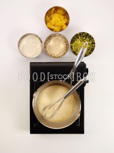 Osterzopf mit Pistazien-Orangen-Füllung Step 3