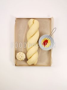 Osterzopf mit Pistazien-Orangen-Füllung Step 5