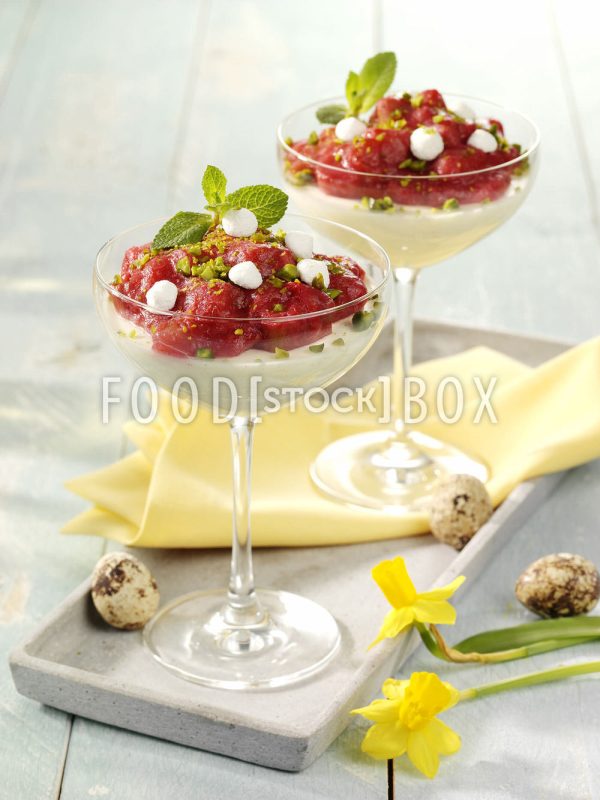 Panna Cotta mit Rhabarbar