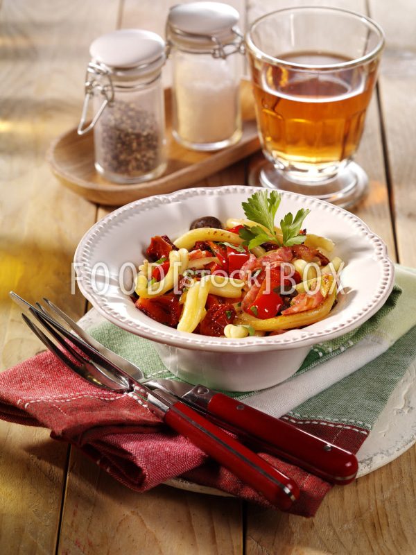 Pasta mediterran mit Salami 2