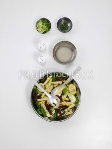 Pennesalat mit Rinderfilet, Zucchini, getrockneten Tomaten und Spinat Step 6
