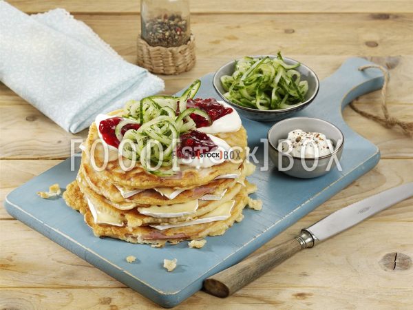 Pfannkuchenhügel mit Schinken