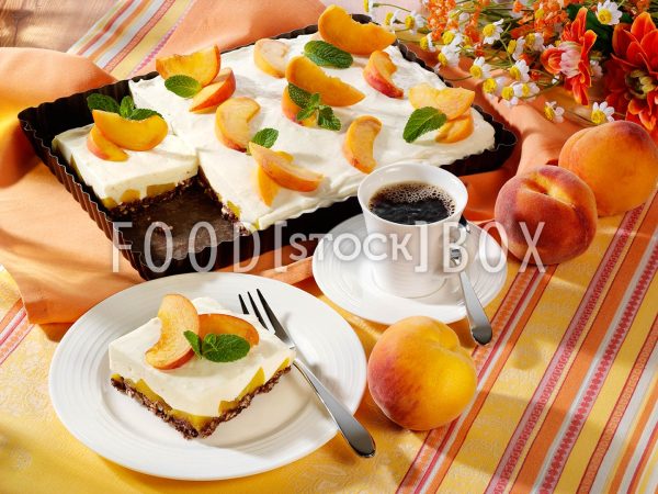 Pfirsich-Joghurt-Schnitten mit Schokoboden 2